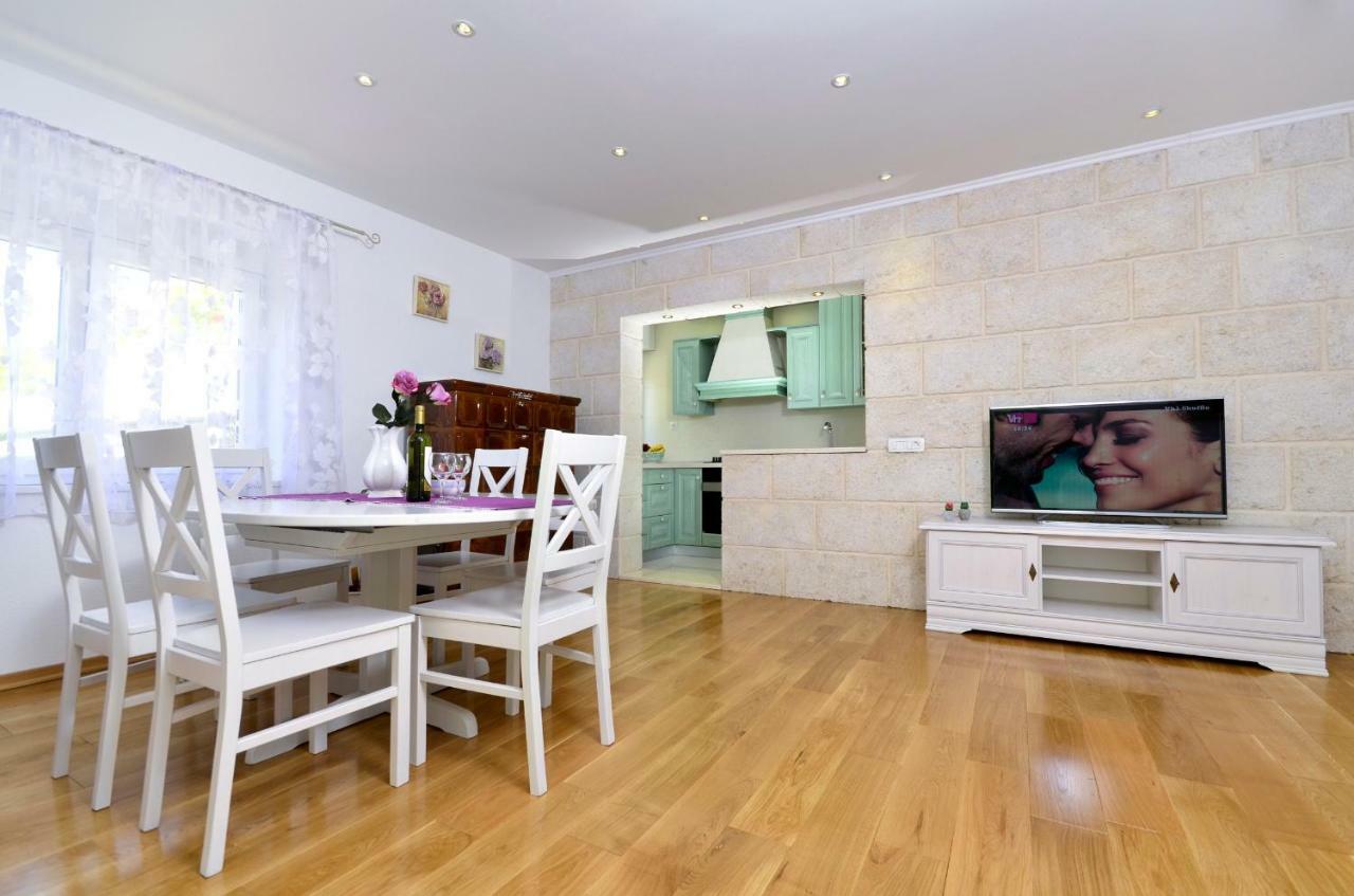 Apartments Vekic Makarska Ngoại thất bức ảnh