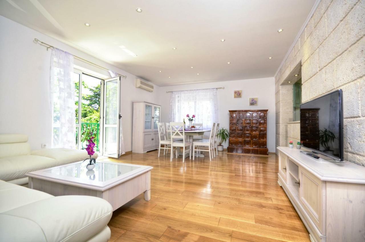 Apartments Vekic Makarska Ngoại thất bức ảnh