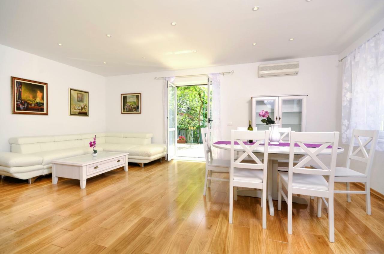 Apartments Vekic Makarska Ngoại thất bức ảnh