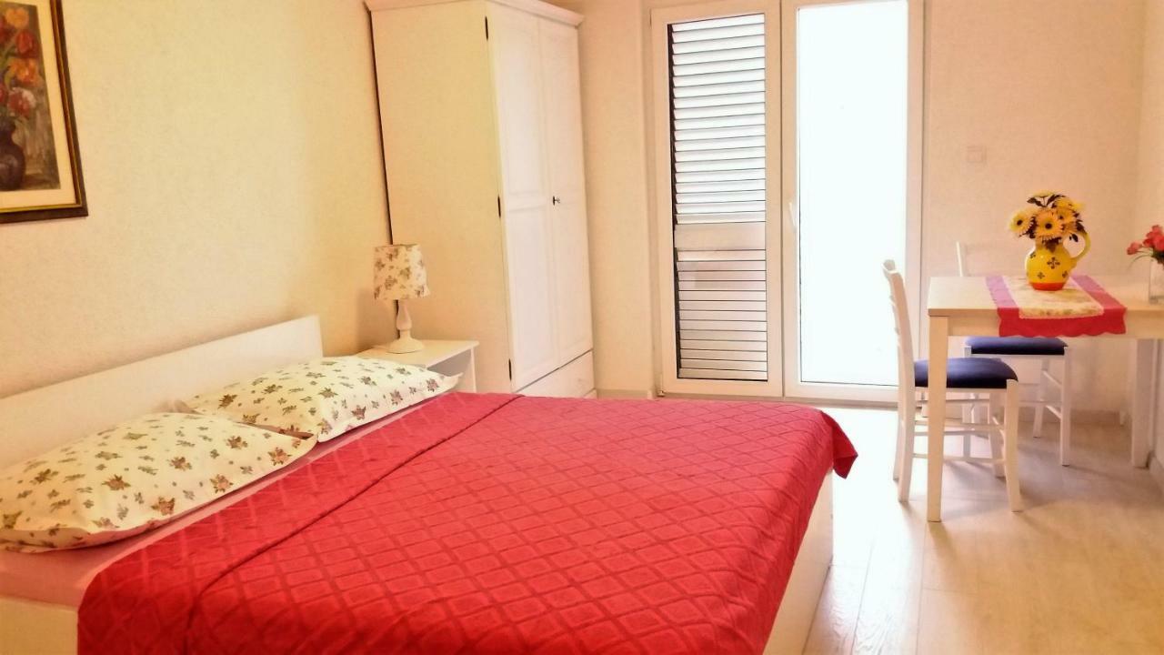 Apartments Vekic Makarska Ngoại thất bức ảnh